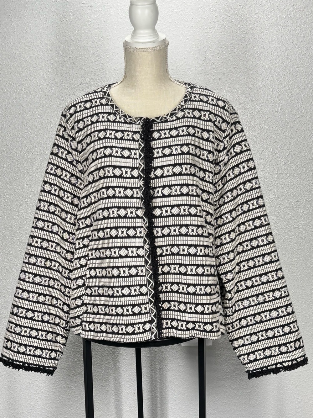 Capsule Black & White Geometric Patterned Boxy Jacket 22 Chic